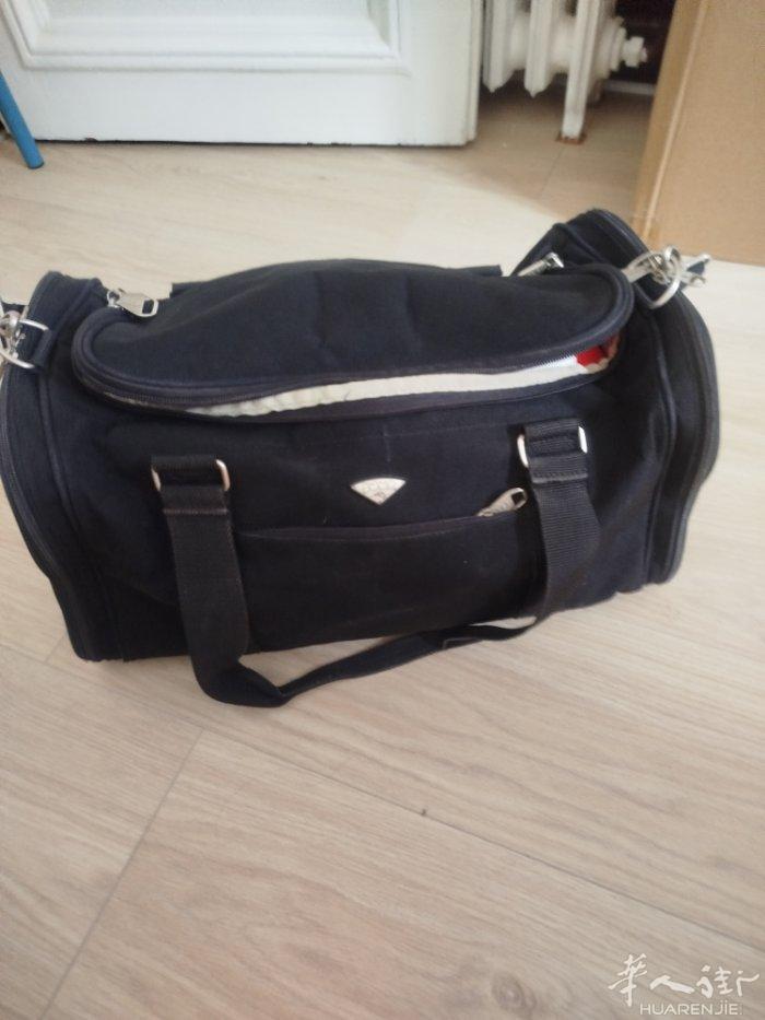 旅行贷50cm。15欧二手，意者请发信息: 0620990786