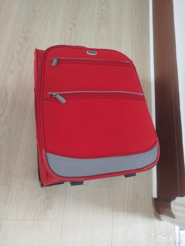 小箱子50cm。二手2轮20欧，意者请发信息: 0620990786
