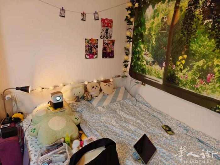 佛罗伦萨单间短出租 出租温馨大单间 七月1日起租 超大双人床，有风扇，带全身镜衣