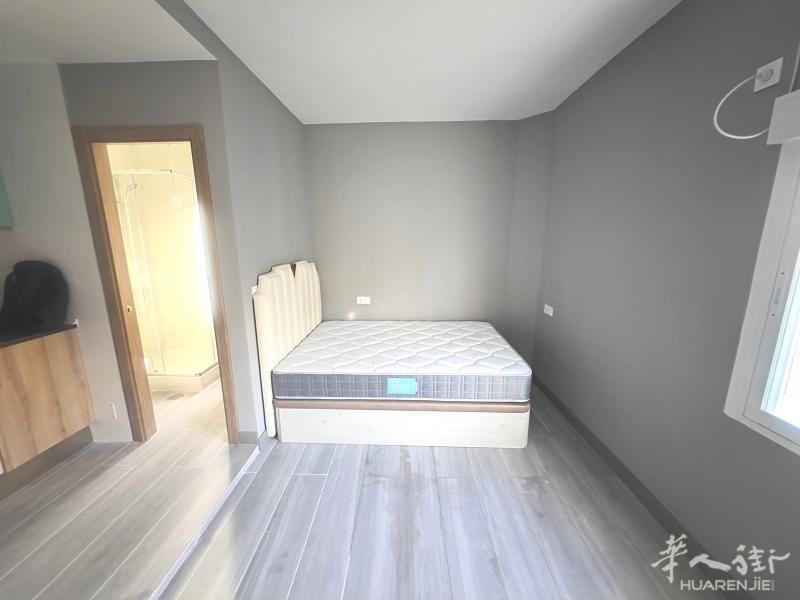 〔Usera单身公寓出租〕
1.近地铁口 ，距离U