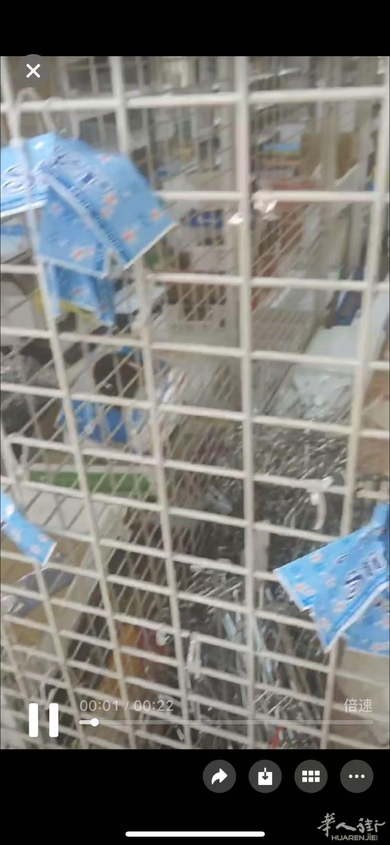 Alcobendas 火车站附近 剩余一些架子 和挂钩  便宜出