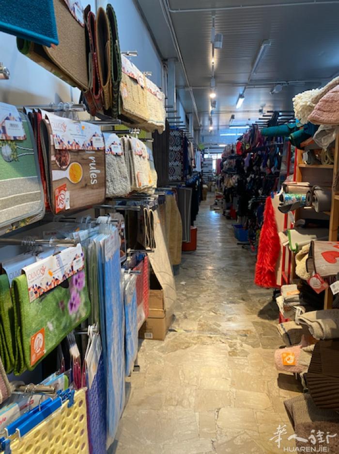罗马附近tivoli 一间经营十多年百货老店出售 ，前面500多平米的店面和一千