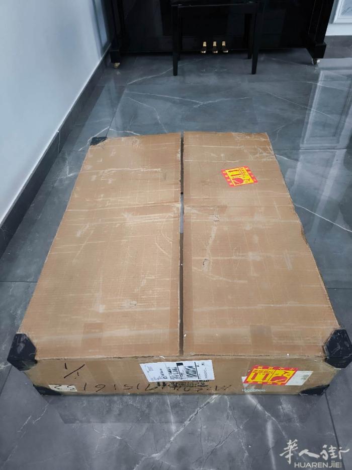 二圈全新节能灯，带遥控器，灯体金色，三色变光，白色，暖光，中性光。180欧元 0