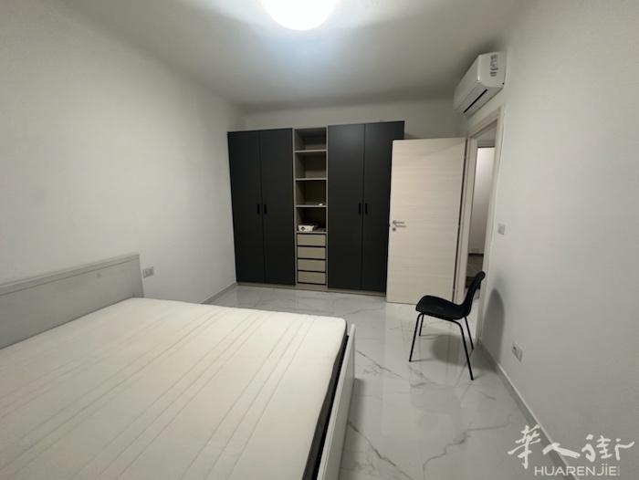 已空出红线Sesto rondo地铁口全新一室一厅配有全新家用电器。有空调，有阳