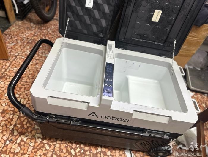 车载冰箱原价三四百现在因为用不到了便宜卖了，夏天出门游玩必备的有需要的联系，都灵