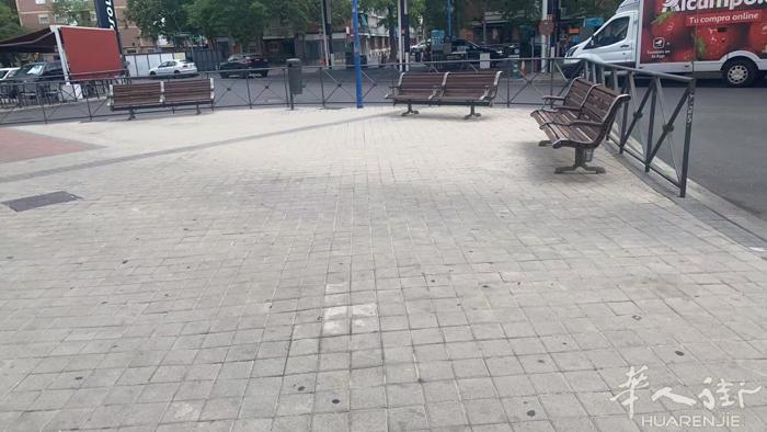 Leganés 卖店面 店面位于Leganés 老区和新区之间，近地铁口，面积1