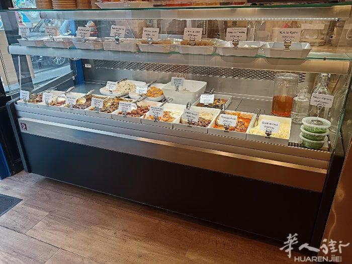 转让2米长外卖柜 用不到一年 有意者请来电0628725549  8月中旬可以取