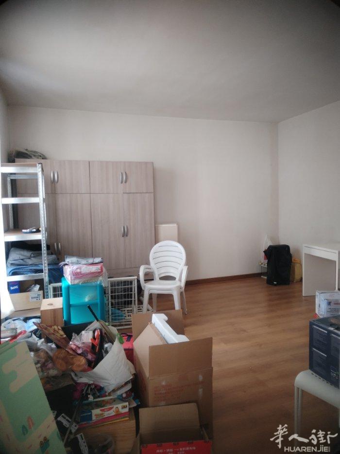94区进13区，吉屋出租，一房一厅，大厅，大厨房，共57平米，二楼，光线明亮，环