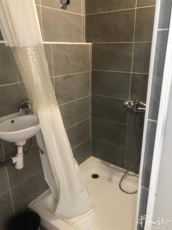 A loue studio meuble rdc dur jardin 16 m