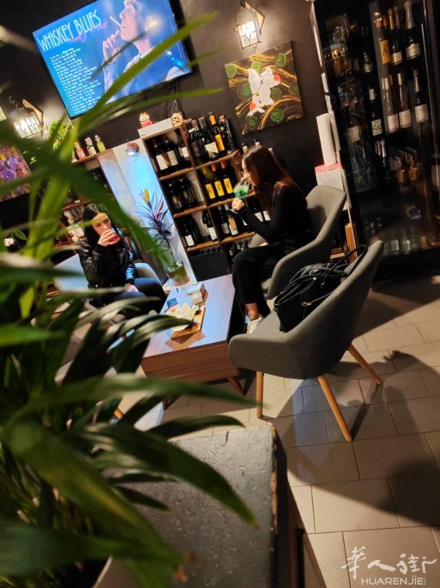 Rovigo 市中心酒吧转让，电话：3292373