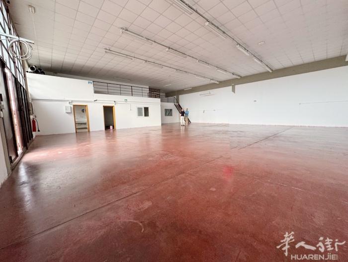 【D7工厂出租】 campi bisenzio 工业区 330 平米 €2600