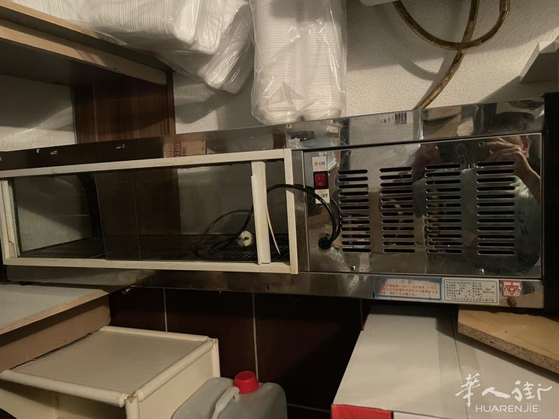 出售二手寿司冰箱 另外还有两个冰箱 还有小型的油水