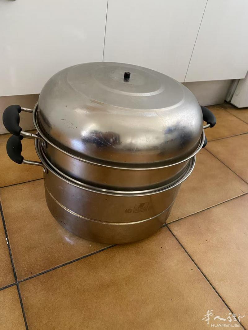 2层大蒸锅  锅盖有瑕疵 不影响使用 10欧
VX