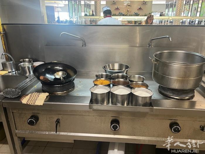 餐馆翻新各种设备低价出售 有意者来电咨询 0624163126