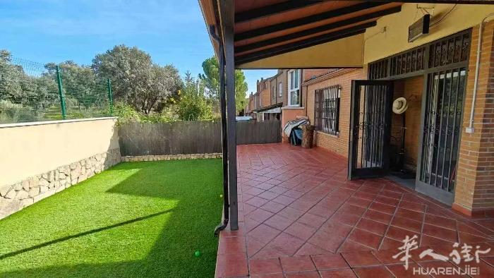 Boadilla del Monte 联排别墅出租！ 🏡房型: 5室2厅3卫，