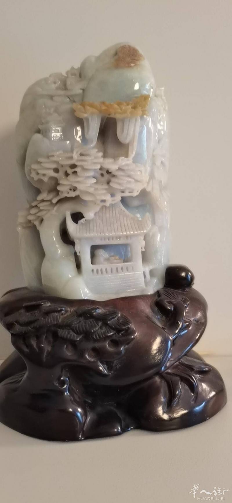 出售一个玉石摆件，需要的面议微信186563884