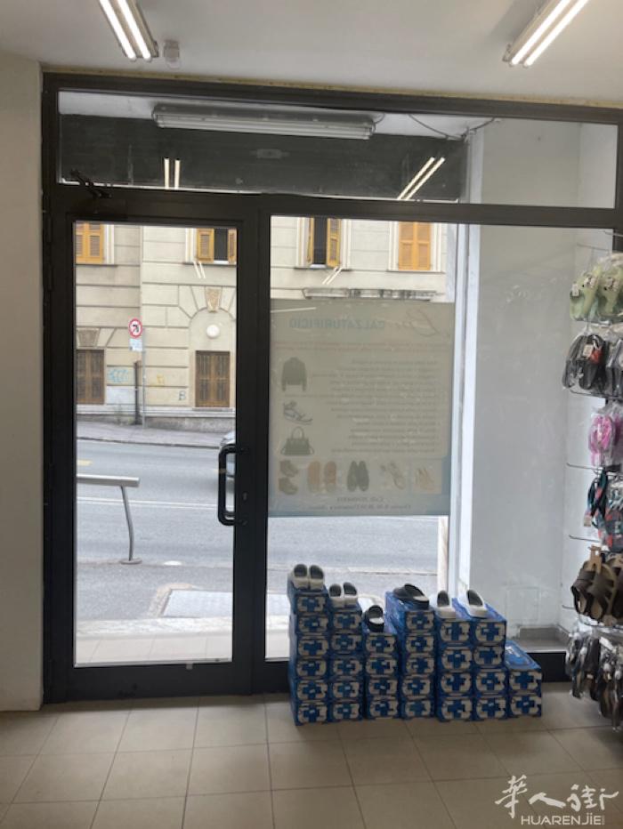 空店面出租，人流量很多，店面面积60平方Ｇｅｎｏｖａ ，联系电话35345665