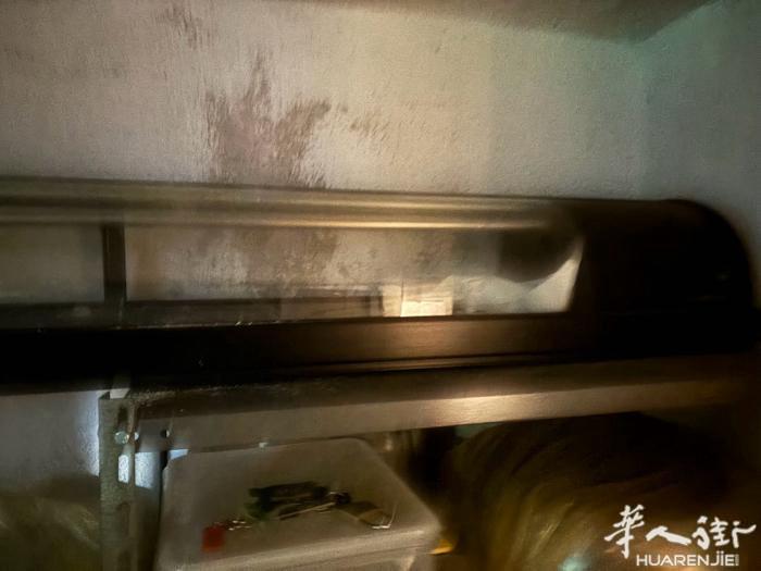 出售两台寿司冰箱 一台1.80 用过2年 另一台1.50 全新没用过  电话：3