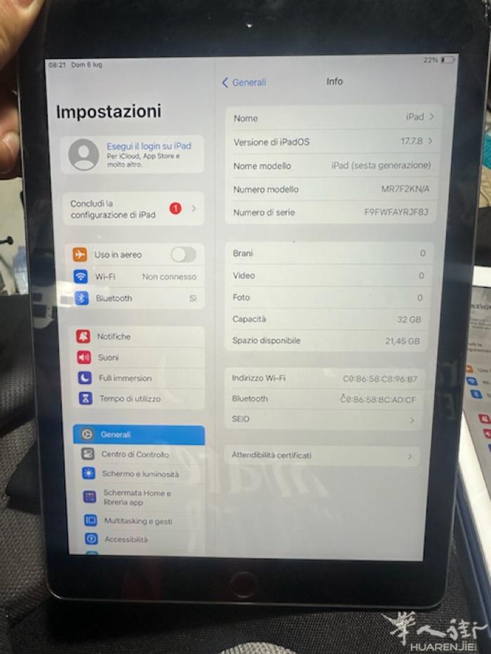 米兰红线地铁口bande nere 出两个iPad。32内存150欧。128G1