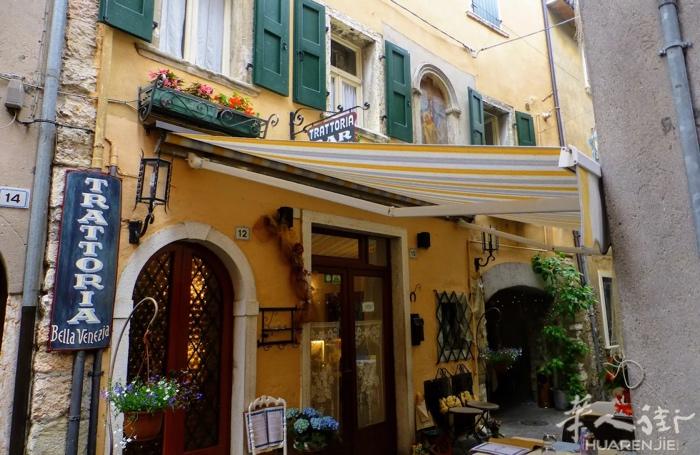 意大利人酒吧餐厅 连墙一起卖.  详细联系 3498152310（意大利人）