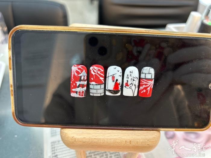 马德里12路地铁美甲店转让，在步行街，老店，有兴趣开店的小伙伴来电联系，晚上9点