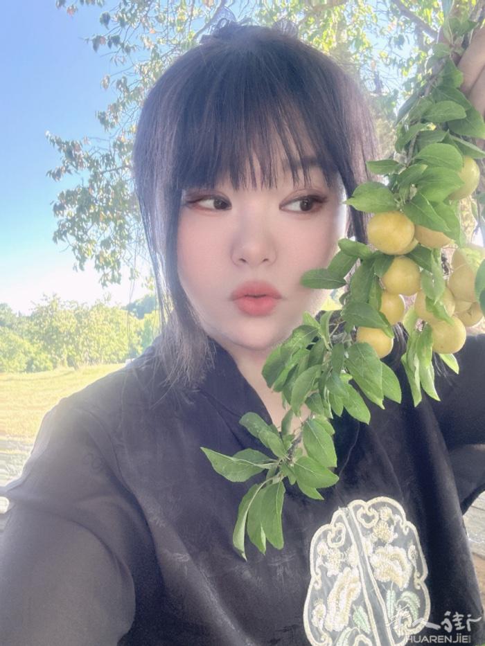 在波尔多Lacbleu城堡摘大李子，小李子，青苹果～🍏哇哦，好快乐～[呲牙]