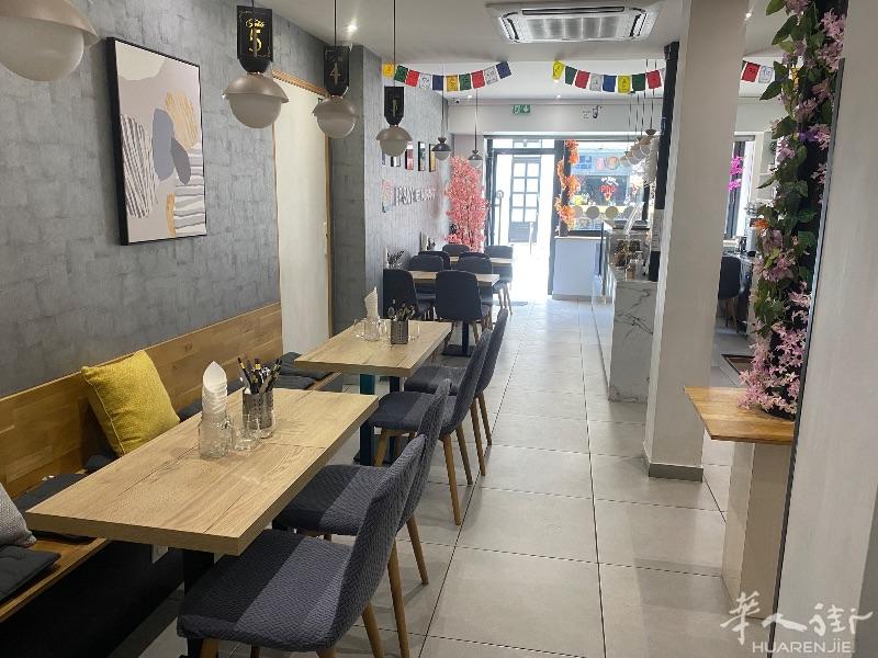 这是巴黎11区一家小型寿司店。附近有很多办公楼和游客。我们想尽快把它卖掉，因为我们现在有家庭问题。这可能是你在该地区能找到的最便宜的餐厅了。
