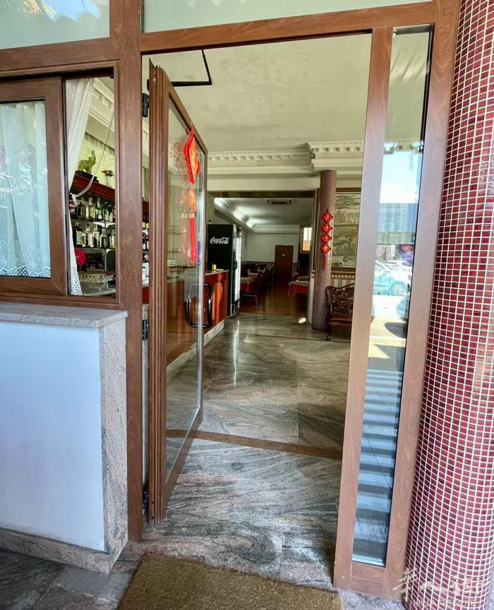 pescara 餐馆三十几年的老店，因人手不足想卖掉，如有兴趣可以电话咨询，餐馆