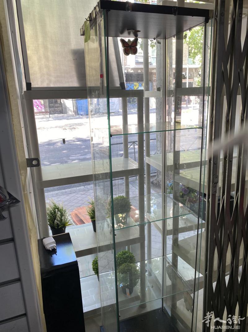 出售一个玻璃展示柜，30欧