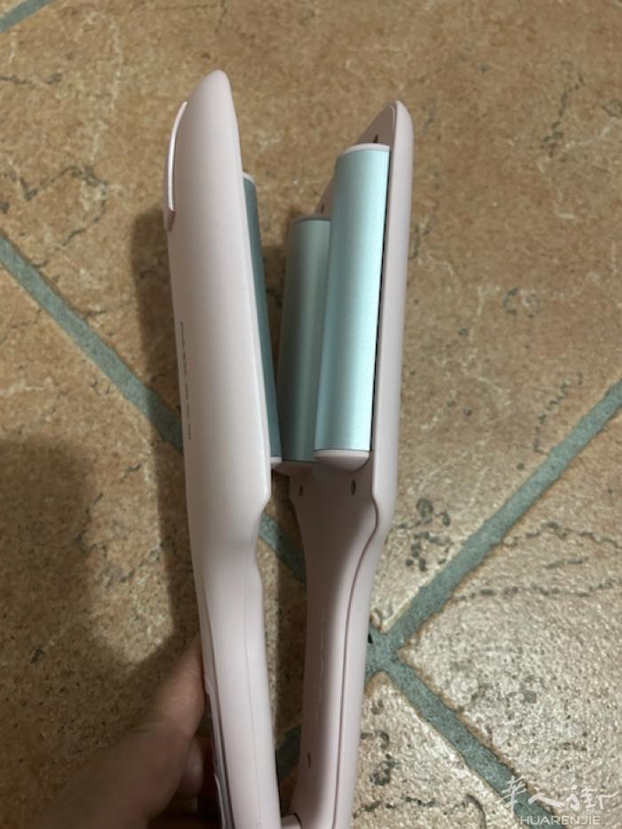 全新卷发器，直发梳，品牌的，中国街自取