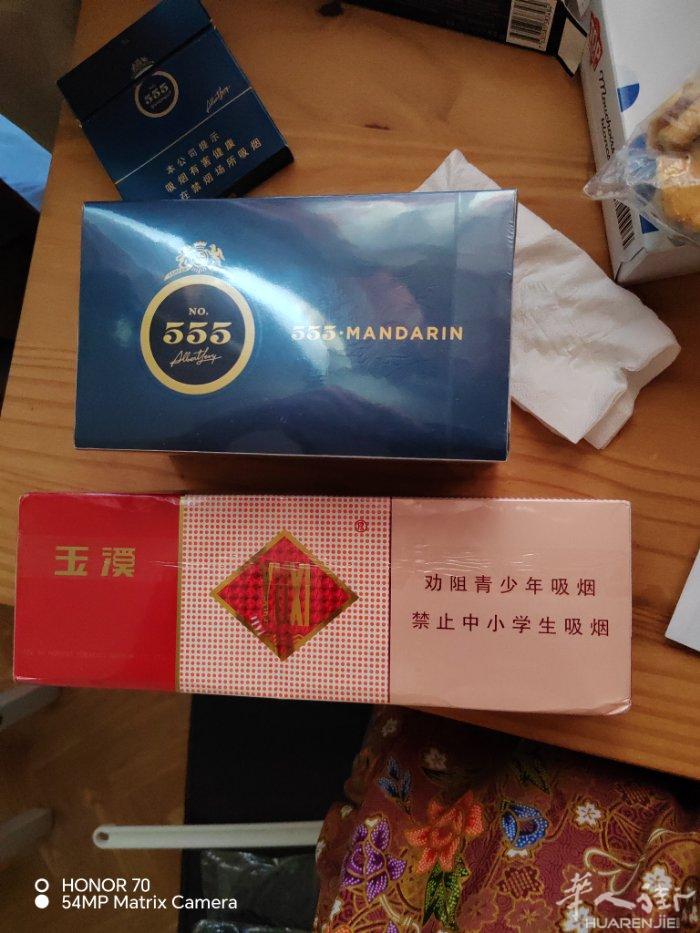 本人刚从国內回來，带有4条玉溪和4条3个5扁盒，各70欧元。