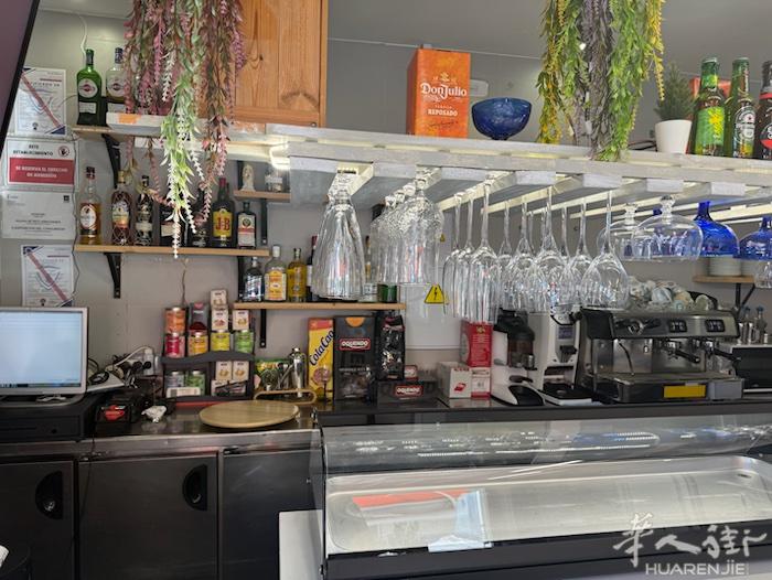 马德里酒吧转1w5 店里面积48平 目前一个月平均营业额在1w5上下没有老虎机