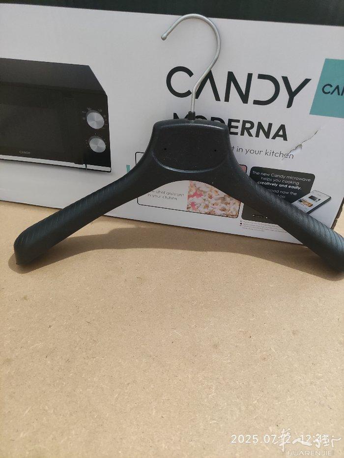 衣架有一箱，和书，有需要的没，在monza附近