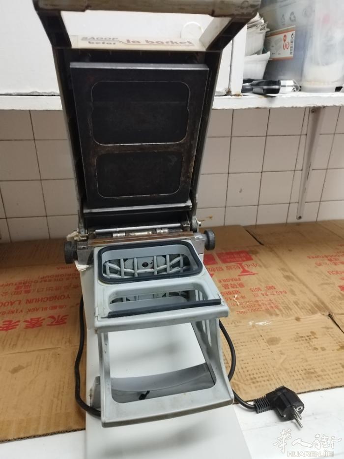 二手外卖店打包机，100欧，有意者请电0651825813