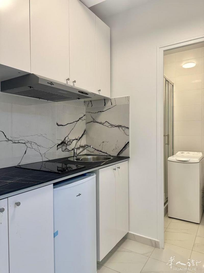 94省,Villejuif(94800) (ID：205463) 11平的 studio  房间数1  卧室数1  有家具