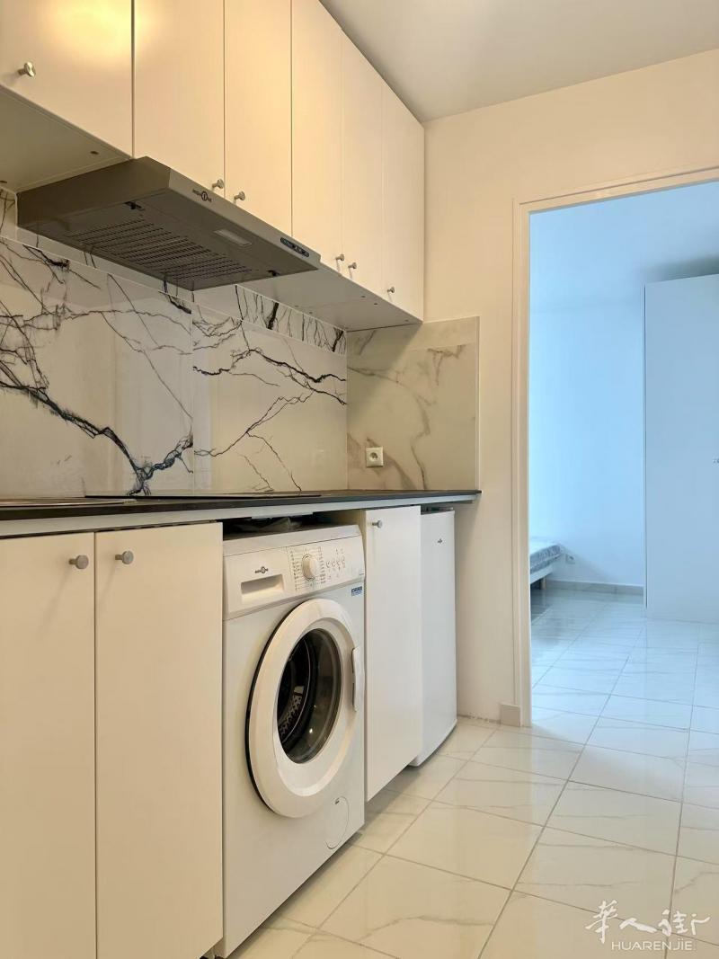 94省,Villejuif(94800) (ID：205465) 14平的 studio  房间数1  卧室数1  有家具