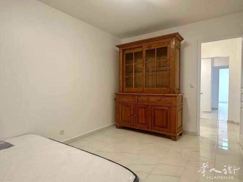 94省,Villejuif(94800) (ID：205467) 14平的 studio  房间数1  卧室数1  有家具