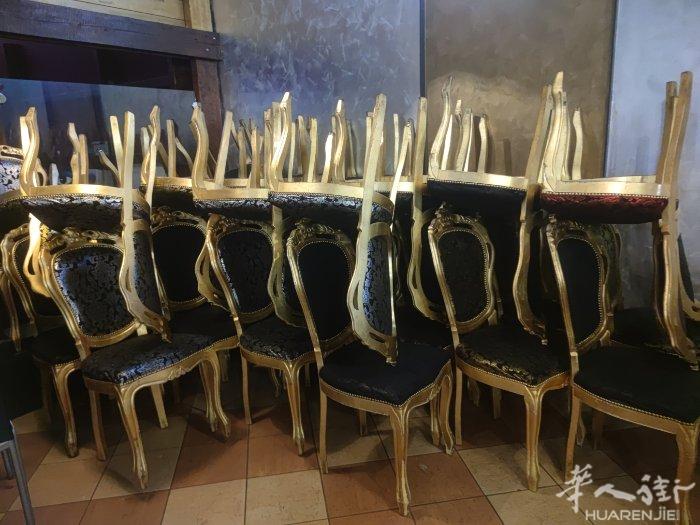 出餐馆凳子，巴洛克复古风格。 价格20 一张，全拿更优惠。