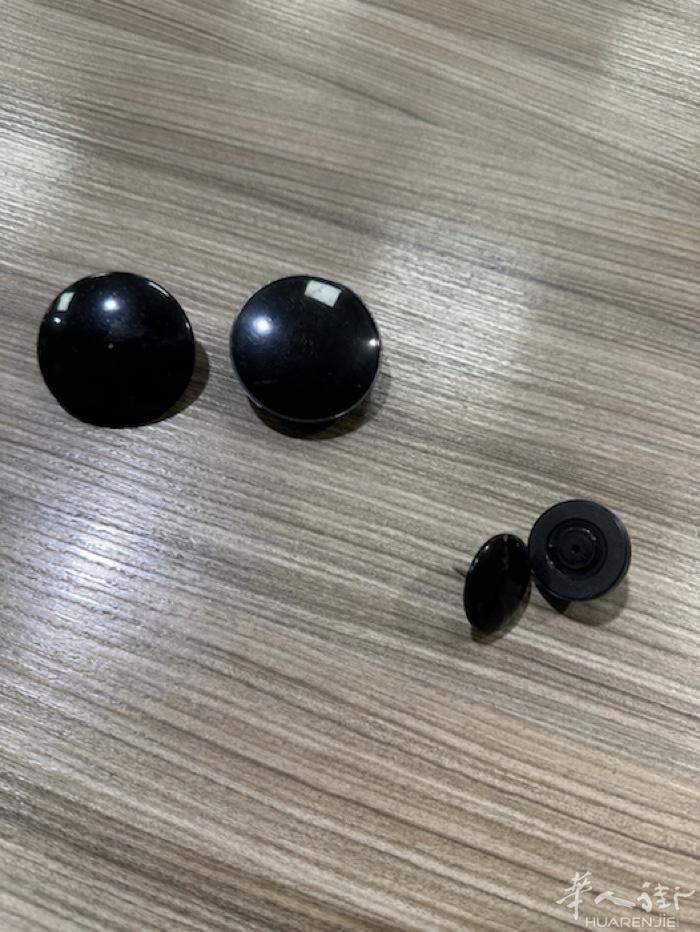 出二手的防盗扣，有小的跟大的，小的大概5k 左右，大的也大概1k，有兴趣请联系