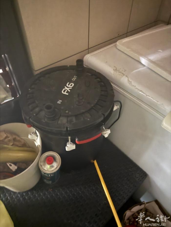 出两套二手fx6 鱼缸过滤桶。所有配件齐全。原价350。现在二手一套150出。