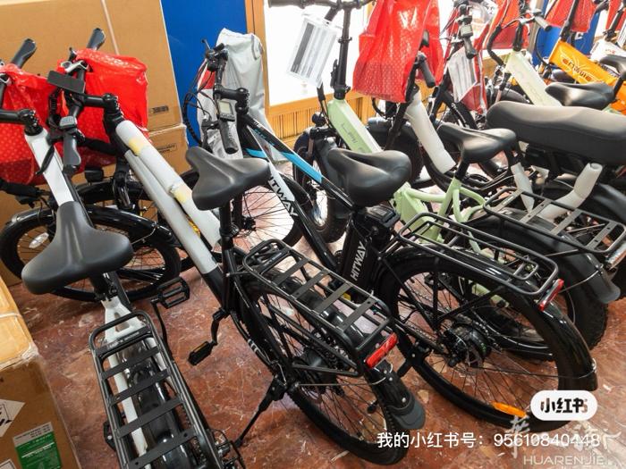电助力车电动滑板车现货，有兴趣可以来店里试一下或者加微信了解：CTCvendit