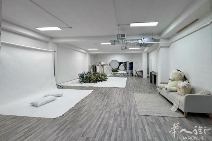 Pero地铁站附近出租100 ㎡场地，每月1000欧可当工作室，仓库，办公室。房