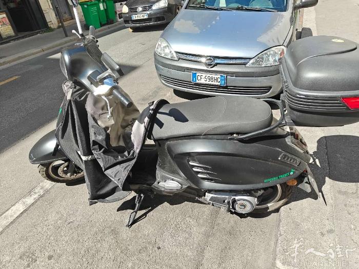 9成新电动125摩托车，已开8000km，满电可以行驶110km，两个电池，无事
