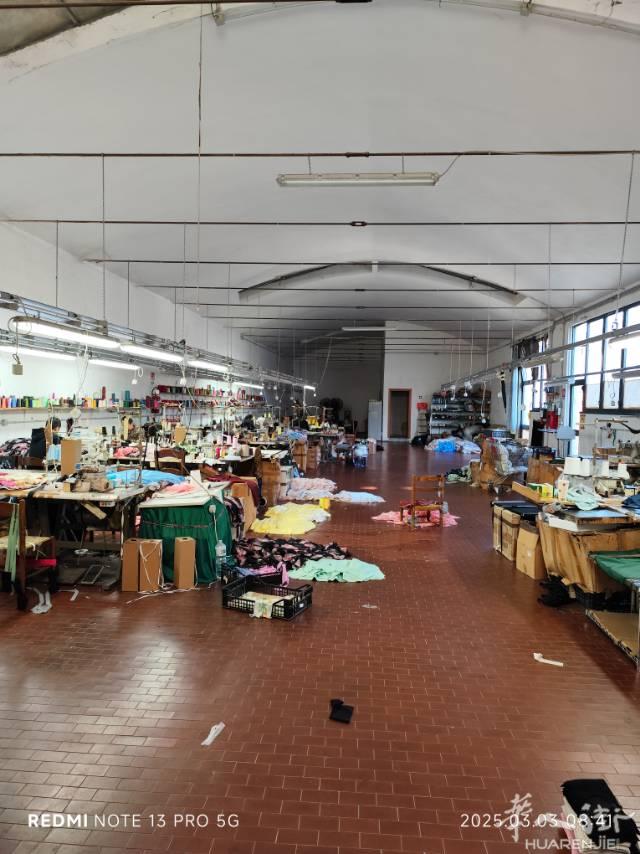 工厂和住家连在一起搭铺，工厂有空调，住家新装修，条