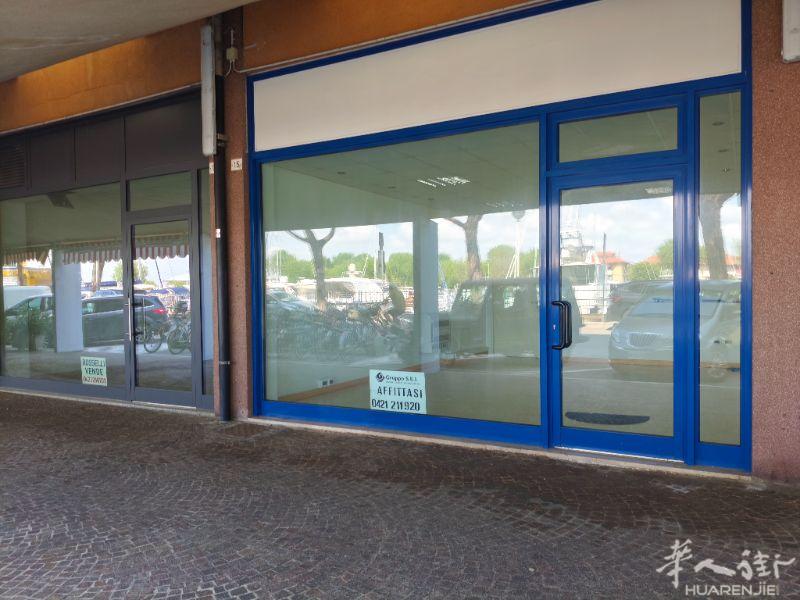 CAORLE 海滩店铺出租 有需要者联系方式 0421 211920/AGENZIA