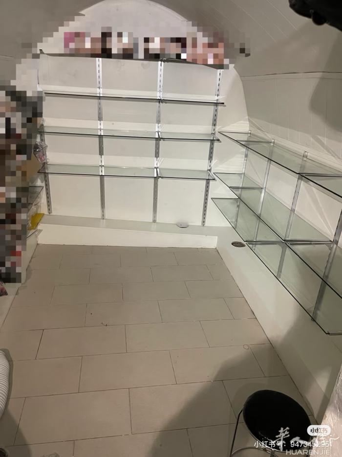 巴黎实体店地下室长期接收行李寄存，距离地铁口一分钟，靠近belleville，有