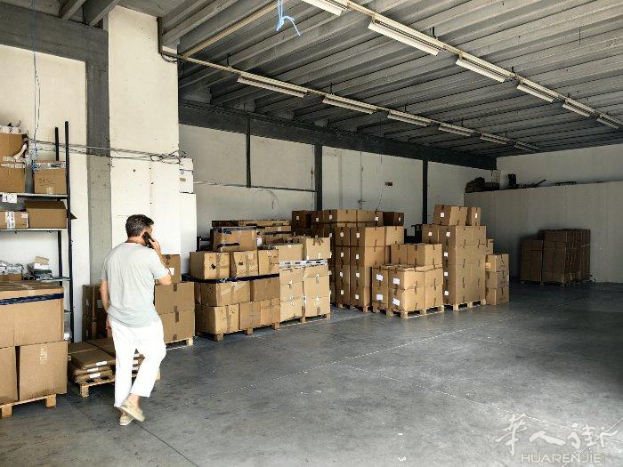 阿里阿娜工场二百五十平方租金一千五可谈