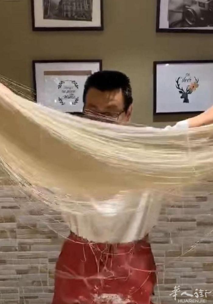你想学门手艺吗?本人多年面点师 ，对外传授兰州拉面 ，山西刀削面，一根面， ba
