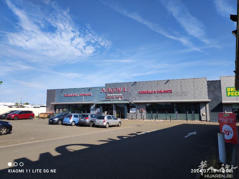 中日餐点单自助餐转让，在28省，离巴黎1个小时左右，800平方带楼上6个房间，5000房租，有兴趣的朋友请在休息时间联系0695218898谢谢