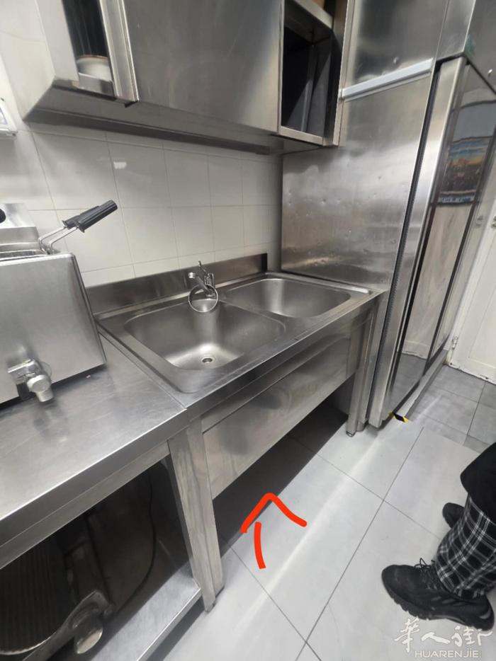 FIRENZE CAREGGI出二手 大 小 冰箱 跟双盆不锈钢水槽 价格美丽